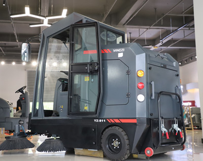 駕駛式掃地機(jī) 駕駛式掃地機(jī)