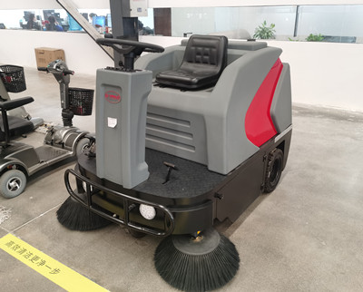 駕駛式掃地機(jī) 駕駛式掃地機(jī)